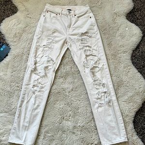 i am selling these cream/white color jeans from American Eagle.